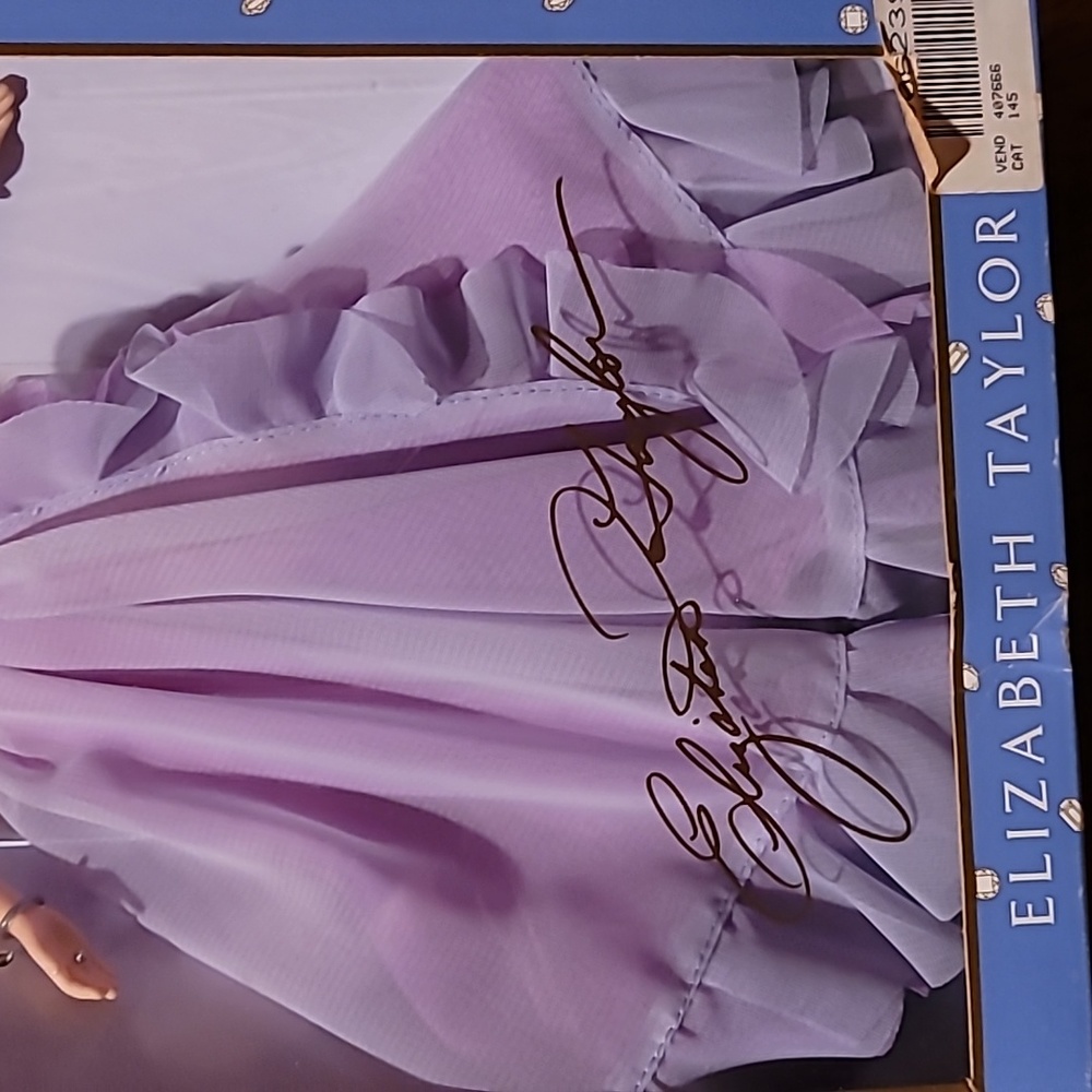 🆕️ Rare Special Edition Elizabeth Taylor White Diamonds 2000 Barbie Doll In Box - Picture 4 of 10